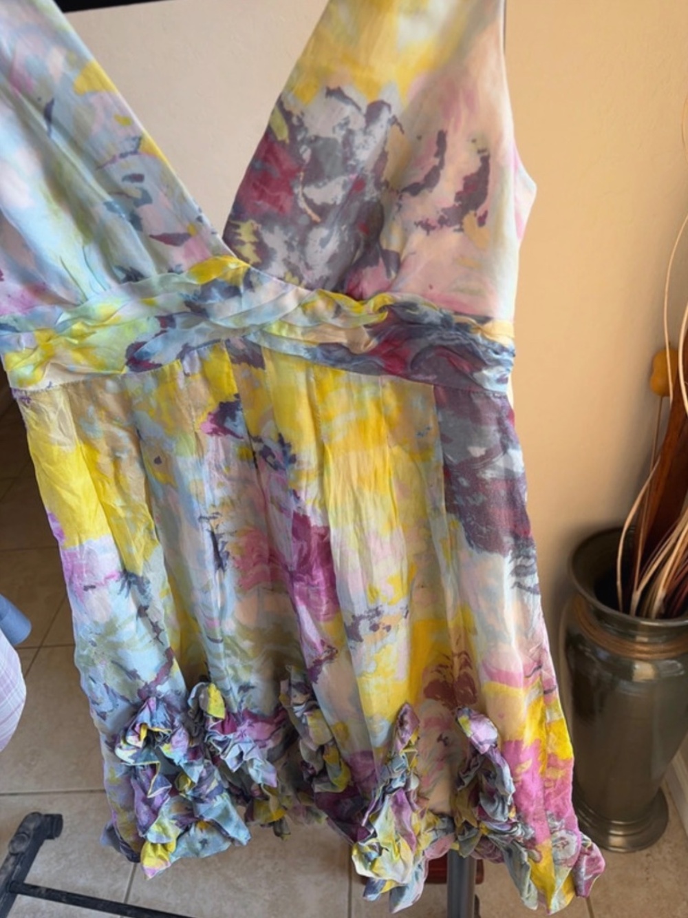 BCBG. sleeveless dress, 100% Silk